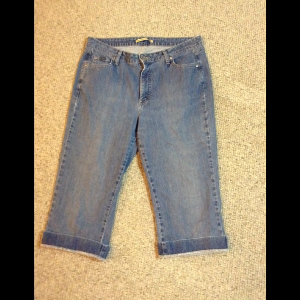 Instantly Slims You Capris